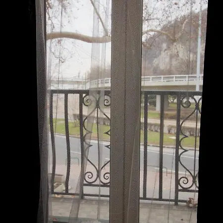 Elisabeth Bridge Apartmans *