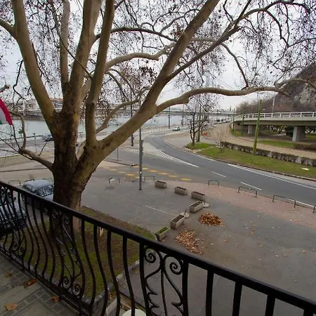 Elisabeth Bridge Apartmans