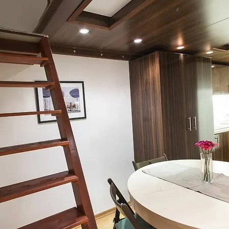 Elisabeth Bridge Apartmans *