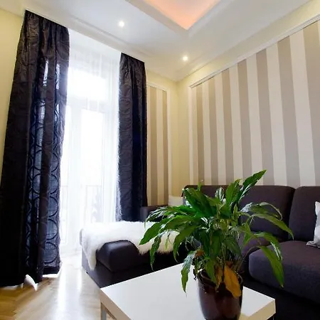 Elisabeth Bridge Apartmans شقة *