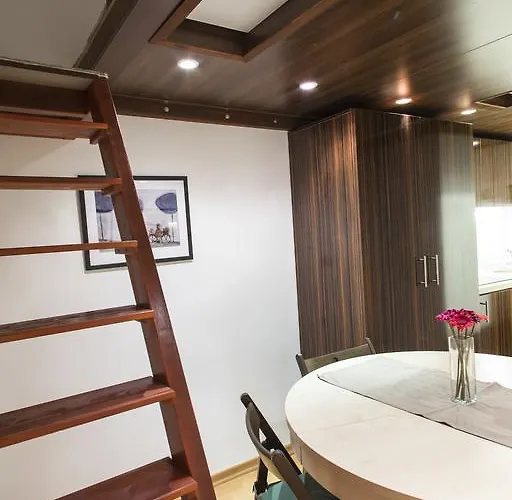 Elisabeth Bridge Apartmans *