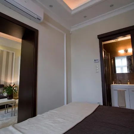 Elisabeth Bridge Apartmans *