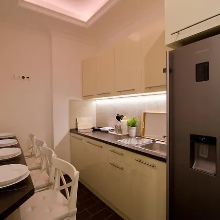 Elisabeth Bridge Apartmans *