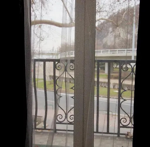 Elisabeth Bridge Apartmans *